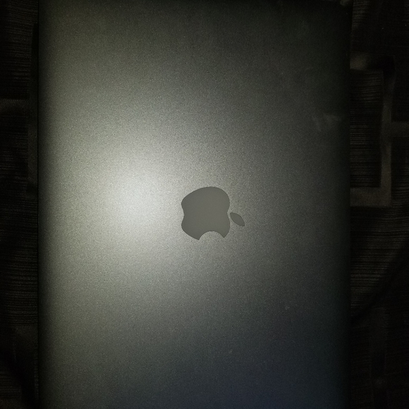 Apple MacBook Air A1466 13” – Sleek, Reliable, Lightweight – MagSafe, Reset - Picture 2 of 6